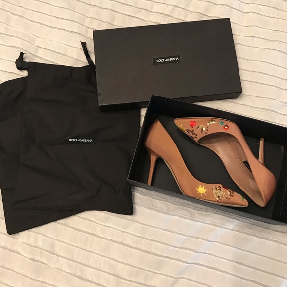 Dolce and Gabbana embroidered pump - Picture 3 of 8